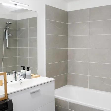 2 Bedrooms With Balcony Apartament Aubervilliers