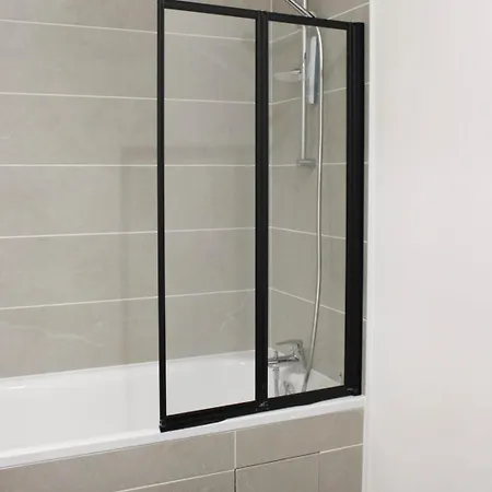 2 Bedrooms With Balcony Apartament