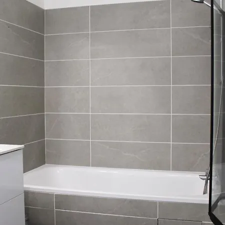 2 Bedrooms With Balcony Apartament Aubervilliers