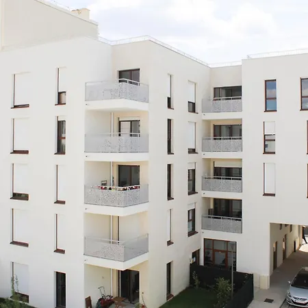 Lägenhet 2 Bedrooms With Balcony Aubervilliers