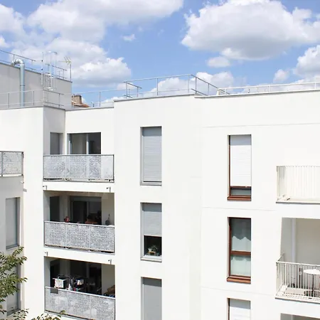 Lägenhet 2 Bedrooms With Balcony Aubervilliers